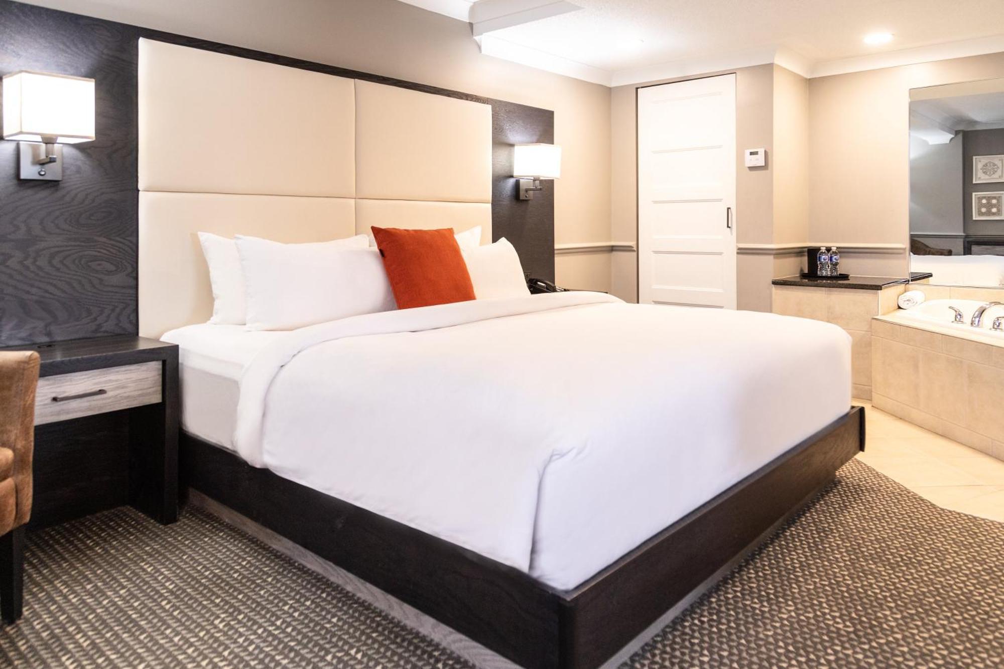Crowne Plaza Fredericton Lord Beaverbrook By Ihg Exteriör bild