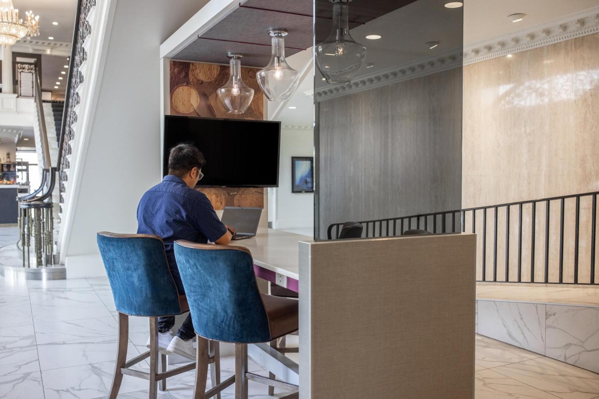 Crowne Plaza Fredericton Lord Beaverbrook By Ihg Exteriör bild