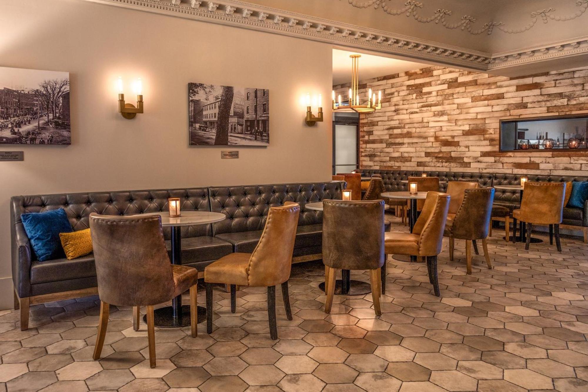 Crowne Plaza Fredericton Lord Beaverbrook By Ihg Exteriör bild